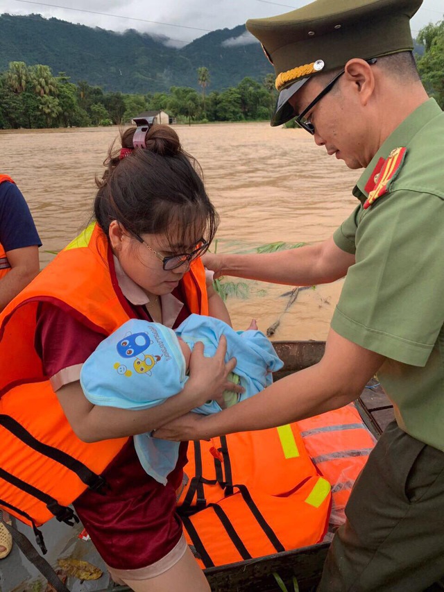 Sau mưa lớn, ngập sâu, Hà Giang tập trung hỗ trợ người dân, khắc phục hậu quả - Ảnh 7.