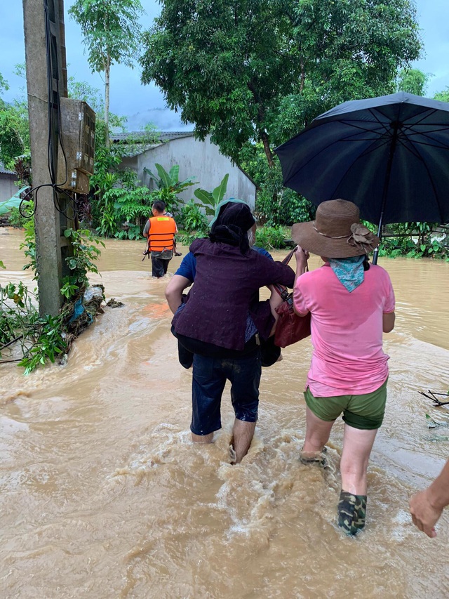 Sau mưa lớn, ngập sâu, Hà Giang tập trung hỗ trợ người dân, khắc phục hậu quả - Ảnh 4.