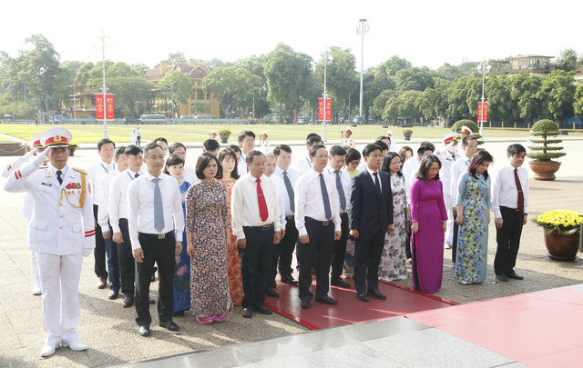 Lãnh đạo Đảng, Nhà nước đặt vòng hoa, tưởng niệm các anh hùng liệt sỹ nhân ngày 27/7 - Ảnh 1.