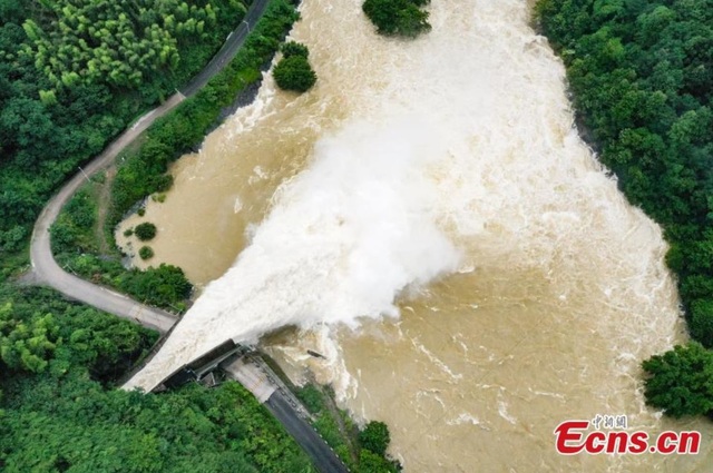 Trung Quốc kích hoạt phản ứng khẩn cấp đối phó với lũ lụt - Ảnh 5.