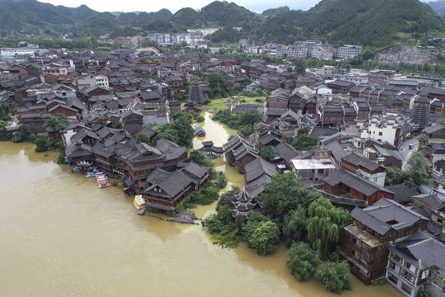Mưa lũ nghiêm trọng ảnh hưởng tới gần 20 triệu người dân Trung Quốc, gây thiệt hại gần 6 tỉ USD - Ảnh 1.