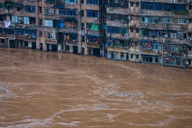 Trung Quốc nâng mức phản ứng khẩn cấp đối phó lũ lụt - Ảnh 1.