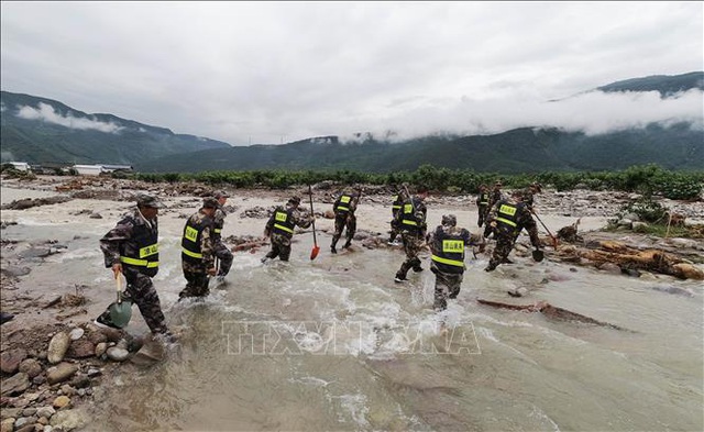 Trung Quốc nâng mức phản ứng khẩn cấp đối phó lũ lụt - Ảnh 2.