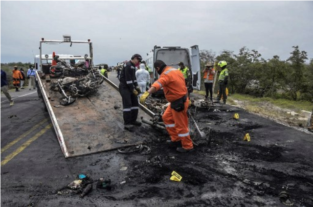 Xe bồn bị lật và phát nổ ở Colombia, hàng chục người thương vong - Ảnh 1.