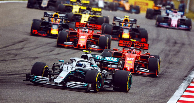 Đua xe F1: FIA xem xét quy định liên lạc qua radio với các đội đua - Ảnh 1.