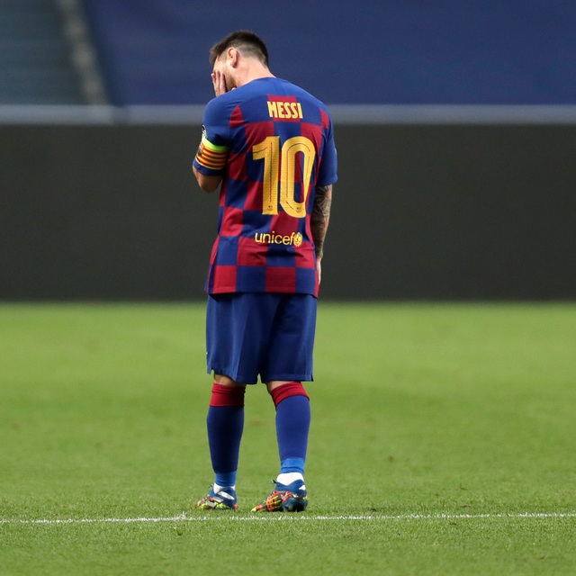 Nếu bạn là fan của Lionel Messi hay Barca, hãy đến với bức ảnh tuyệt đẹp này để thấy được sự điêu luyện của siêu sao bóng đá trong trang phục Barca và tận hưởng những khoảnh khắc đáng nhớ trên sân cỏ.
