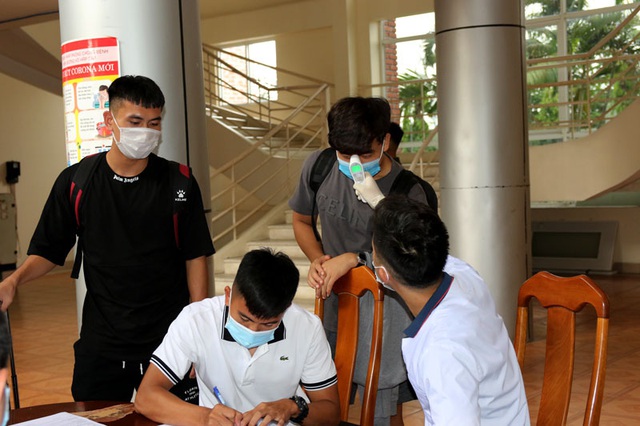 ĐT U22 Việt Nam nghiêm túc thực hiện kiểm tra y tế trong ngày hội quân - Ảnh 15.