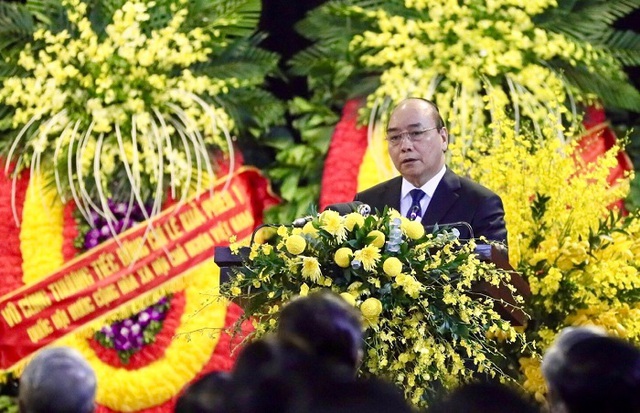 
Prime Minister Nguyen Xuan Phuc delivers the eulogy at the memorial service for former Party General Secretary Le Kha Phieu. (Photo: VGP)
