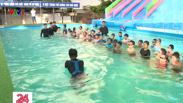 60% trẻ em vùng ven biển không có kỹ năng bơi lội - Ảnh 1.