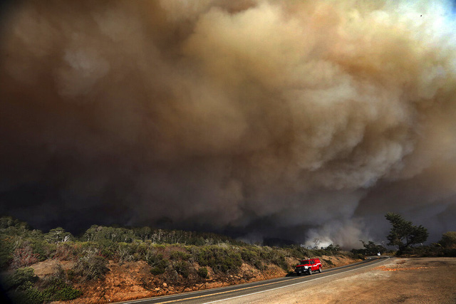 Liên tiếp xảy ra hàng loạt vụ cháy rừng, California (Mỹ) ban bố tình trạng khẩn cấp - Ảnh 3.