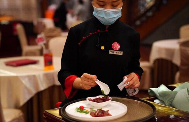 Nhà hàng Trung Quốc dùng nhiều tuyệt chiêu để chống lãng phí thực phẩm - Ảnh 2.