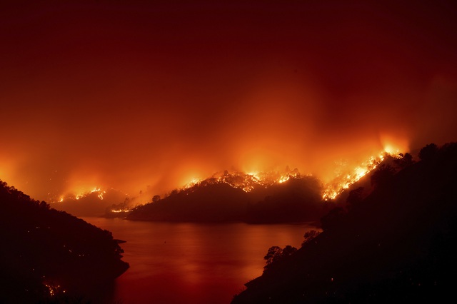Hơn 10.000 vụ sét đánh khiến cháy rừng tại California lan rộng - Ảnh 2.