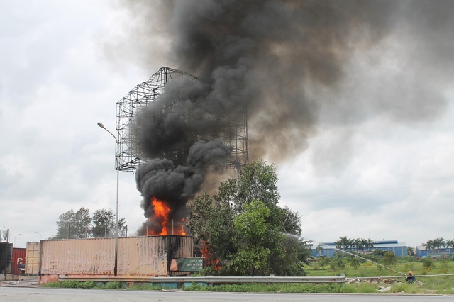 Kịp thời dập tắt đám cháy bùng phát 2 lần tại kho xăng dầu ở Hải Phòng - Ảnh 1.