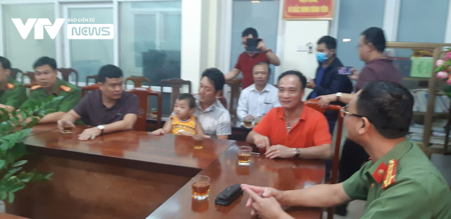 Ảnh: Bé 2 tuổi bị bắt cóc ở Bắc Ninh đã được về với gia đình - Ảnh 2.