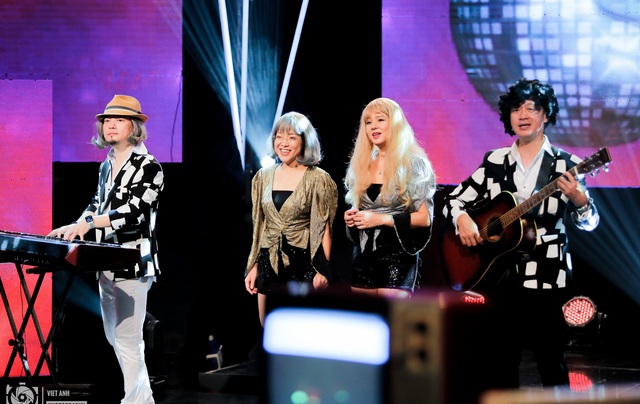 Quán thanh xuân: Cặp MC Diễm Quỳnh - Thảo Vân hóa thân thành phiên bản lỗi của ABBA - Ảnh 7.