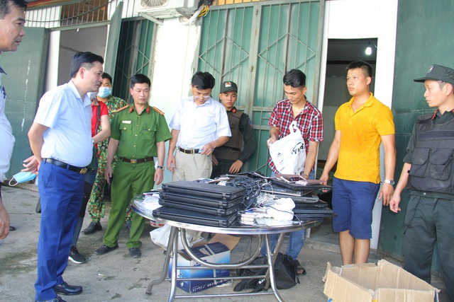 Bắt giữ 21 đối tượng người Trung Quốc bị truy nã ẩn náu tại Lào Cai - Ảnh 1.