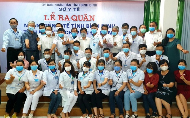Binh Dinh health workers before their departure for Da Nang to support the city in COVID-19 fight. (Photo: NDO/Cat Hung)