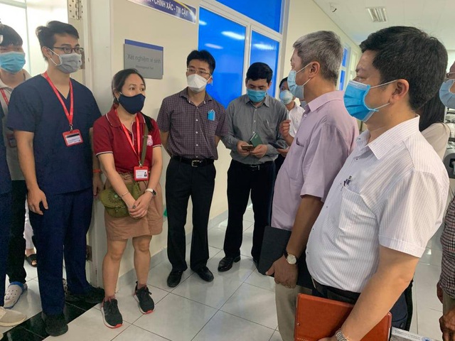 Bộ Y tế kiểm tra triển khai điều trị bệnh nhân COVID-19 tại Quảng Nam - Ảnh 1.