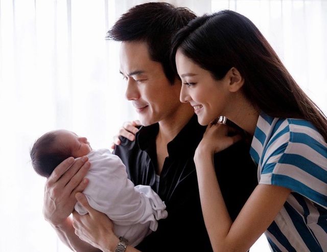 Trịnh Gia Dĩnh chào đón con trai thứ 2 với vợ trẻ Hoa hậu - Ảnh 2.