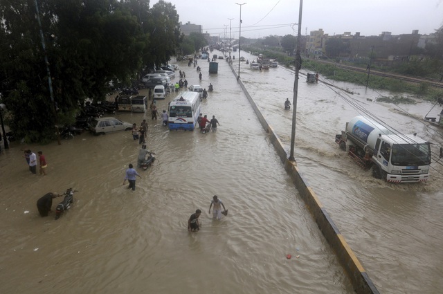 Mưa lớn liên tiếp gây ngập lụt ở Pakistan, ít nhất 63 người thiệt mạng - Ảnh 3.