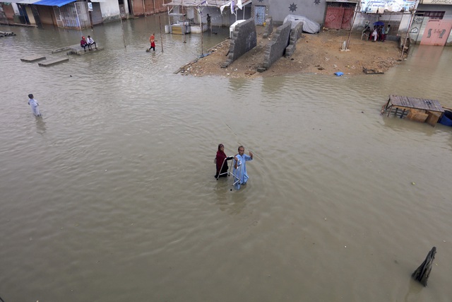 Mưa lớn liên tiếp gây ngập lụt ở Pakistan, ít nhất 63 người thiệt mạng - Ảnh 5.