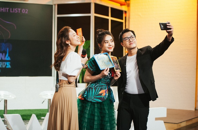 VTV Awards 2020 - The Hit List 02: Hậu trường Khánh Vy và Quỳnh Kool nhí nhảnh cùng MC Trần Ngọc - Ảnh 7.