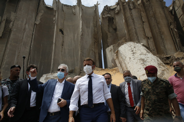 Tổng thống Pháp tới Beirut, cam kết hỗ trợ Lebanon khắc phục hậu quả vụ nổ - Ảnh 2.