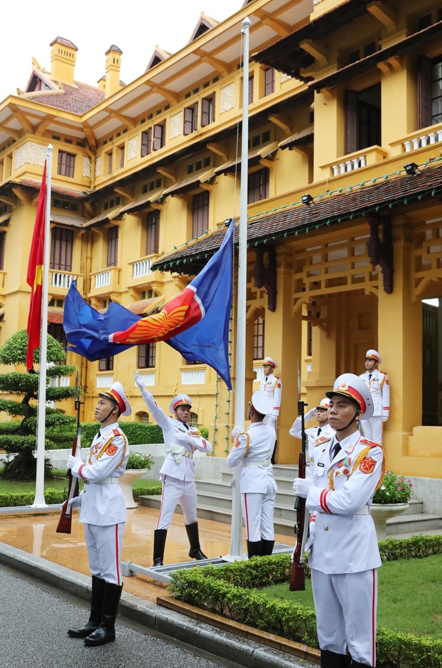 Thượng cờ kỷ niệm 53 năm thành lập ASEAN - Ảnh 5.