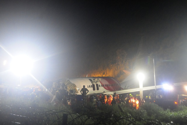 Tai nạn máy bay chở người hồi hương tại Ấn Độ, ít nhất 16 người thiệt mạng - Ảnh 1.