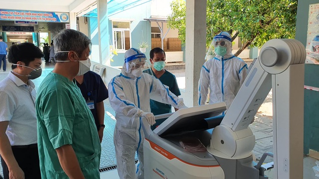 Trung tâm Y tế huyện Hòa Vang, Bệnh viện Phổi Đà Nẵng căng mình điều trị bệnh nhân COVID-19 - Ảnh 2.