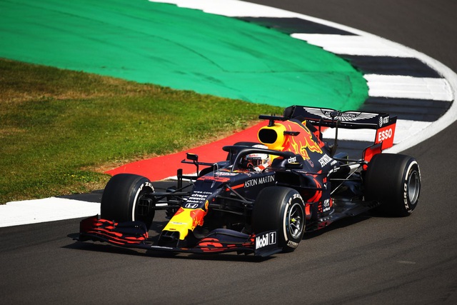 Max Verstappen vượt qua Hamilton và Bottas để chiến thắng ở GP 70 năm F1 - Ảnh 1.