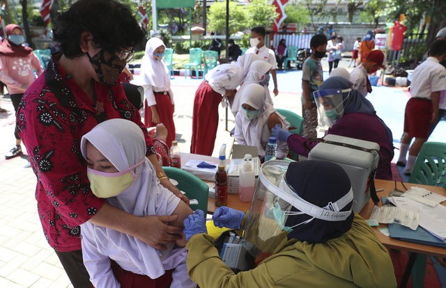 Indonesia sẽ tiêm vaccine COVID-19 đại trà vào tháng 1/2021 - Ảnh 1.