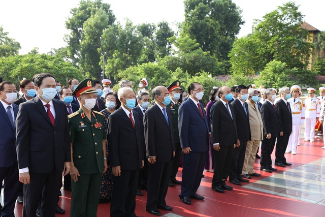 Lãnh đạo Đảng, Nhà nước vào Lăng viếng Chủ tịch Hồ Chí Minh - Ảnh 10.