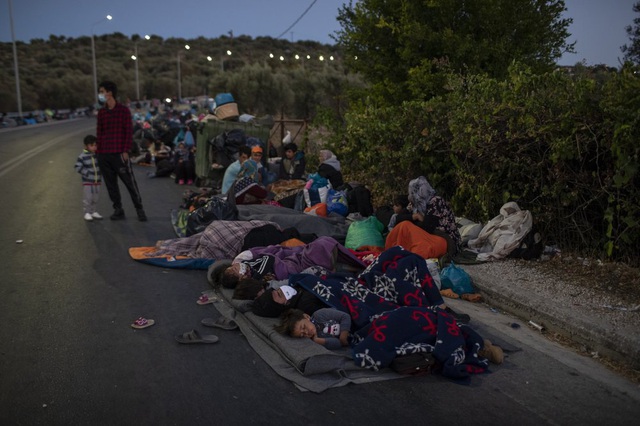 10 quốc gia EU tiếp nhận trên 400 trẻ không có người thân từ trại tị nạn Lesbos - Ảnh 4.