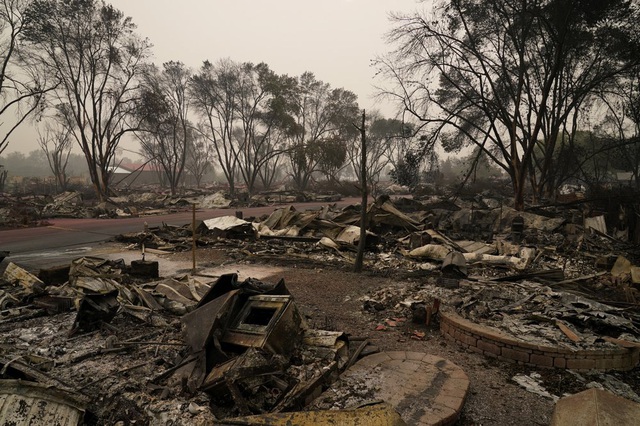 Người dân Oregon, Mỹ khốn đốn vì thảm họa cháy rừng chưa từng có - Ảnh 1.