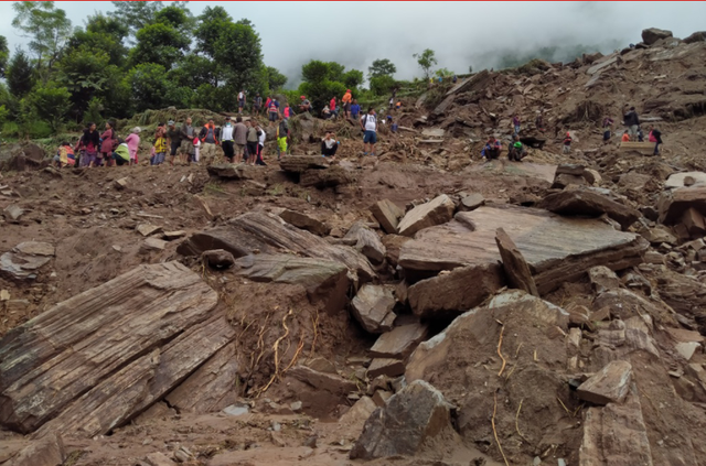 Lở đất nghiêm trọng tại Nepal, ít nhất 11 người thiệt mạng - Ảnh 2.