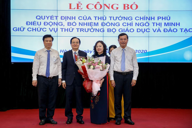 Trao quyết định bổ nhiệm tân Thứ trưởng Bộ Giáo dục và Đào tạo Ngô Thị Minh - Ảnh 2.