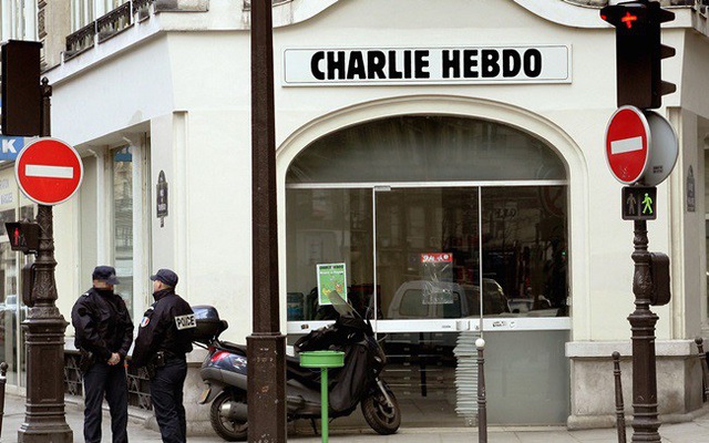 Pháp xét xử 14 nghi phạm vụ khủng bố tòa soạn báo Charlie Hebdo năm 2015 - Ảnh 1.