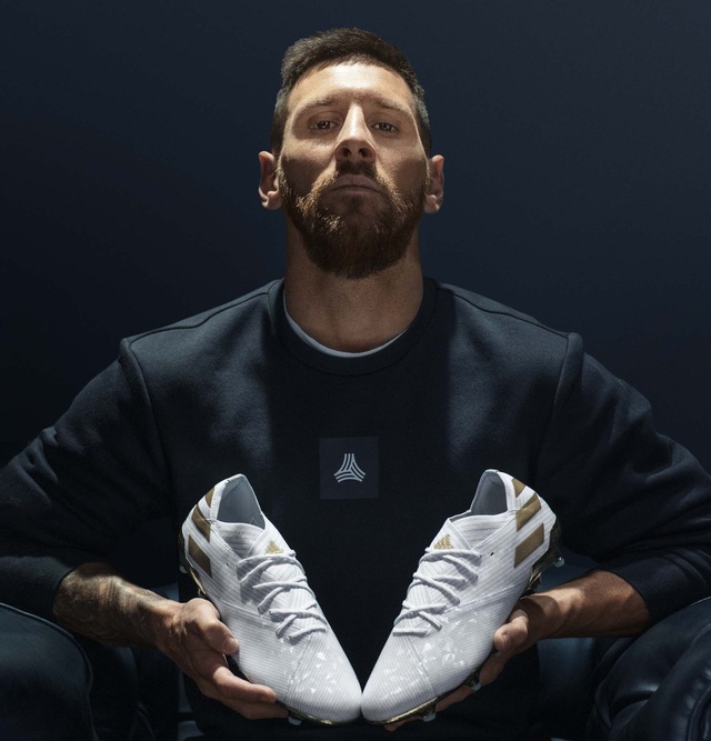 10 hợp đồng quảng cáo giầy khủng nhất thế giới bóng đá - Ảnh 2.