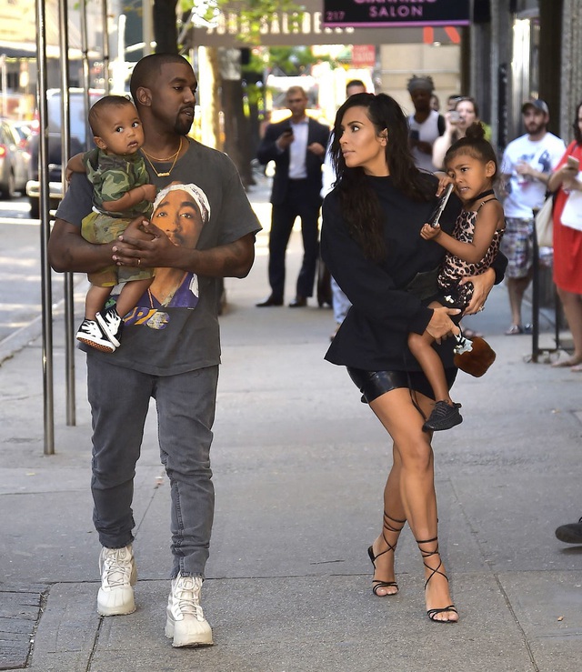 Kim Kardashian cân nhắc chuyện ly hôn Kanye West - Ảnh 1.