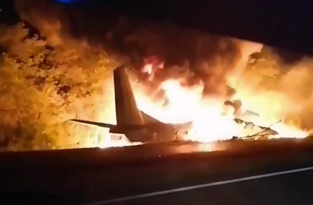Vụ rơi máy bay quân sự ở Ukraine: Nhiều khả năng cánh máy bay đã chạm đất - Ảnh 1.