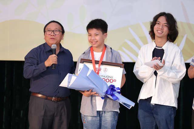 Nguyễn Nhật Ánh giành giải thưởng lớn Hiệp sỹ Dế Mèn - Ảnh 2.