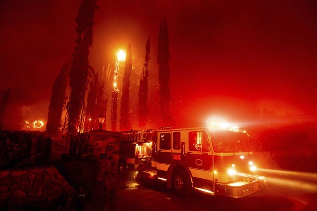 Cháy rừng tại California, 50.000 người phải sơ tán - Ảnh 4.