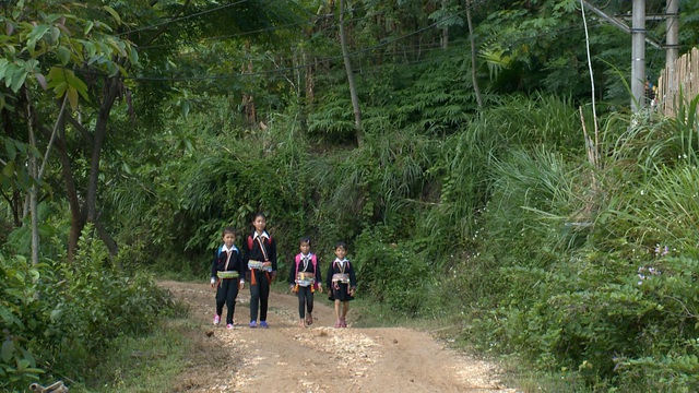 Mang Trung thu về với trẻ em vùng cao tỉnh Lào Cai - Ảnh 2.