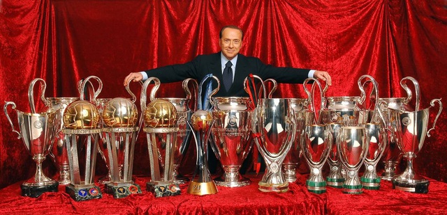 Cựu chủ tịch AC Milan Silvio Berlusconi dương tính với COVID-19 - Ảnh 1.