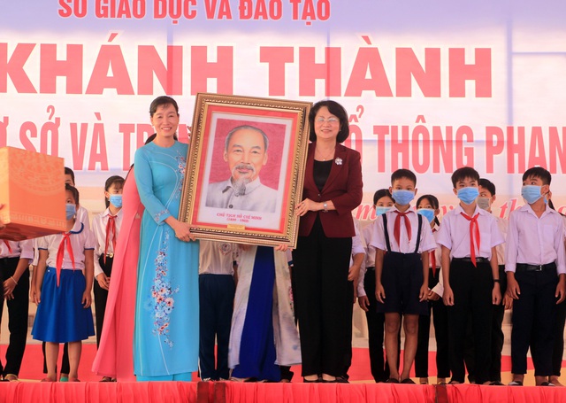 Khánh thành Trường THCS - THPT Phan Văn Đáng ở Vĩnh Long - Ảnh 2.