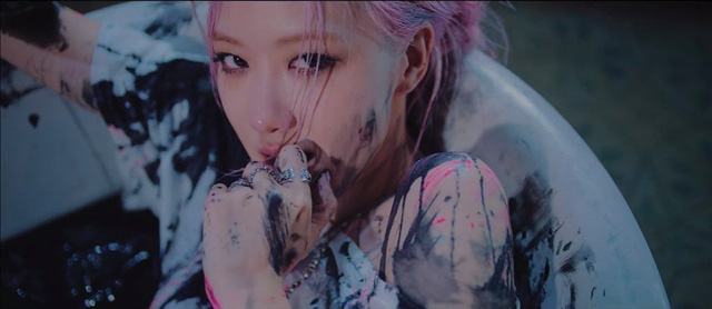 BLACKPINK trở thành những cô gái si tình trong teaser MV mới - Ảnh 1.