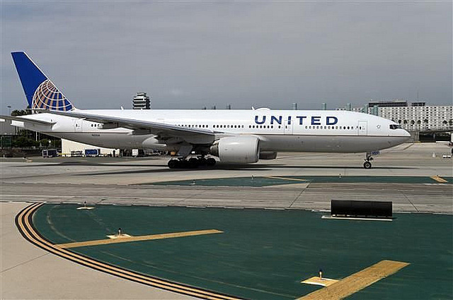 Mỹ dự kiến công bố gói cứu trợ cho ngành hàng không trong vài tuần tới - Ảnh 1.