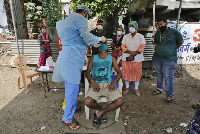 Hơn 27,2 triệu người mắc COVID-19 trên toàn cầu, Ấn Độ trở thành tâm dịch lớn thứ 2 thế giới - Ảnh 1.