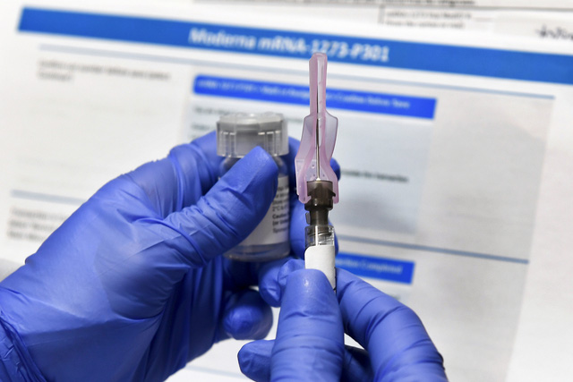 AstraZeneca tạm ngừng thử nghiệm vaccine COVID-19 giai đoạn cuối - Ảnh 1.